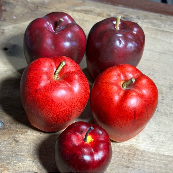 Artificial Apples Realistic Red Juicy Fake Fruit Farmhouse Home Decor Props 5 Pc - Picture 3 of 6